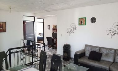 SE VENDE CASA CON 2 APARTAMENTOS INDEPENDIENTES
