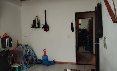 SE VENDE CASA CON 2 APARTAMENTOS INDEPENDIENTES