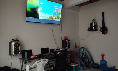 SE VENDE CASA CON 2 APARTAMENTOS INDEPENDIENTES