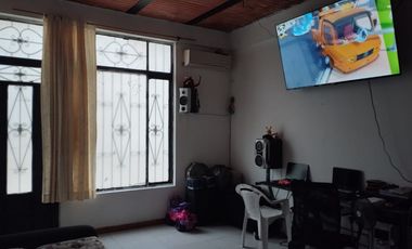 SE VENDE CASA CON 2 APARTAMENTOS INDEPENDIENTES