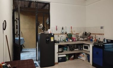 SE VENDE CASA CON 2 APARTAMENTOS INDEPENDIENTES