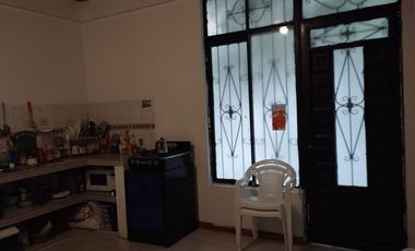 SE VENDE CASA CON 2 APARTAMENTOS INDEPENDIENTES