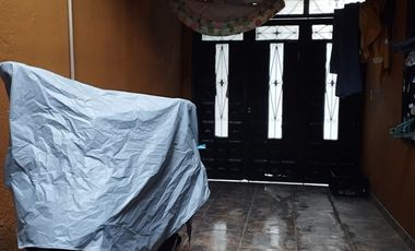 SE VENDE CASA CON 2 APARTAMENTOS INDEPENDIENTES