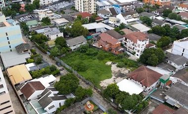 RARE ITEM – Prime Land for Sale in Huai Khwang, Soi Ratchakajorn Just 750 meters from MRT Sutthisan and only 600 meters from Ratchadaphisek main road.