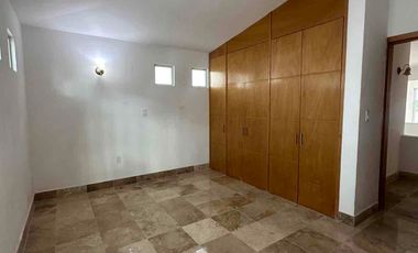 Se renta casa en La Marina