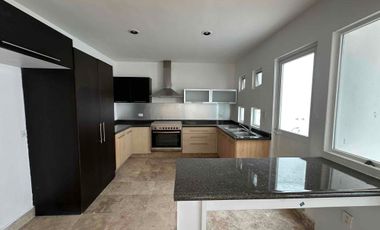 Se renta casa en La Marina