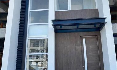 FOR SALE / LEASE: 2-Bedroom Townhouse / Duplex in M Residences at Mahogany Place, Taguig City