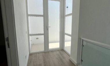 FOR SALE / LEASE: 2-Bedroom Townhouse / Duplex in M Residences at Mahogany Place, Taguig City