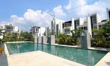 FOR SALE / LEASE: 2-Bedroom Townhouse / Duplex in M Residences at Mahogany Place, Taguig City