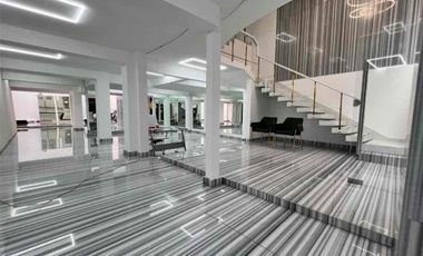 LOCAL COMERCIAL CON OFICINAS
