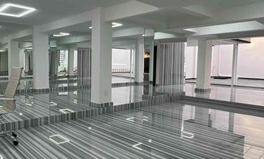 LOCAL COMERCIAL CON OFICINAS