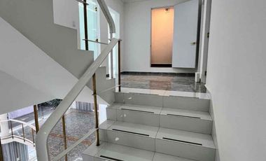 LOCAL COMERCIAL CON OFICINAS