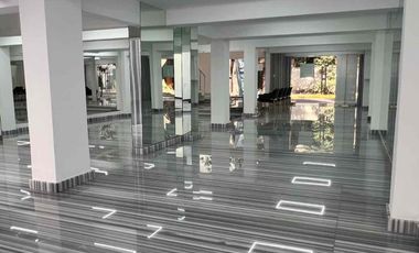LOCAL COMERCIAL CON OFICINAS