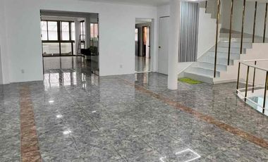 LOCAL COMERCIAL CON OFICINAS