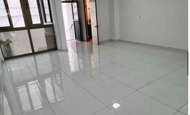 LOCAL COMERCIAL CON OFICINAS