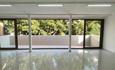 LOCAL COMERCIAL CON OFICINAS