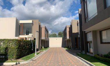 Venta casa en Cumbayá santa Ines