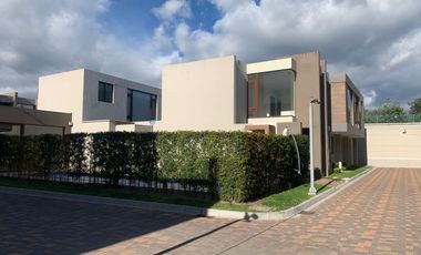 Venta casa en Cumbayá santa Ines