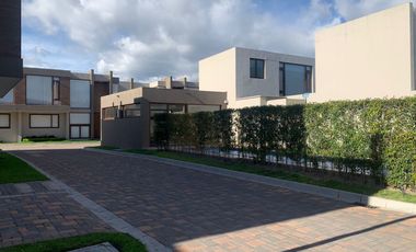 Venta casa en Cumbayá santa Ines