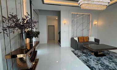 TheCityBangna (New Project) – Luxury Home
🔹 Second Largest House Type in the Project | Corner Plot on Main Road | Near Mega Bangna & Expressway
♥️Pet Friendly♥️
