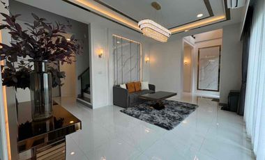 TheCityBangna (New Project) – Luxury Home
🔹 Second Largest House Type in the Project | Corner Plot on Main Road | Near Mega Bangna & Expressway
♥️Pet Friendly♥️