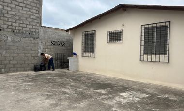 CASA EN VENTA DE UNA PLANTA CON 5 DORMITORIOS UBICADA EN BALLENITA