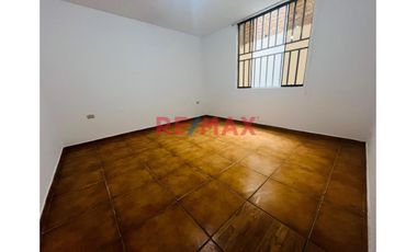 Vendo Casa Productiva De 3 Pisos + Estacionamiento En Urb. El Cortijo 181.20 M2 Cerca A La Corte Superior Natasha