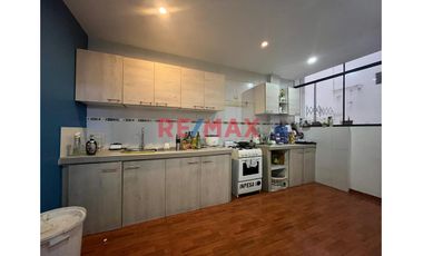 Vendo Casa Productiva De 3 Pisos + Estacionamiento En Urb. El Cortijo 181.20 M2 Cerca A La Corte Superior Natasha