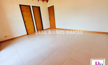 ¡Hermosa Casa en Unidad Cerrada con Excelente Ubicación!