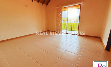 ¡Hermosa Casa en Unidad Cerrada con Excelente Ubicación!