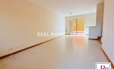 ¡Hermosa Casa en Unidad Cerrada con Excelente Ubicación!