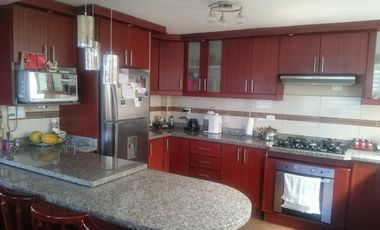 HERMOSA CASA DE DOS PISOS EN LA CIUDAD DE AMBATO EN VENTA