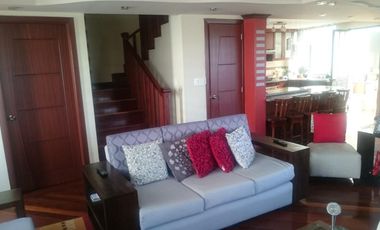 HERMOSA CASA DE DOS PISOS EN LA CIUDAD DE AMBATO EN VENTA