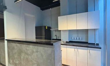 Oficina en venta en corporativo Yama Alpes amueblado o sin amueblar