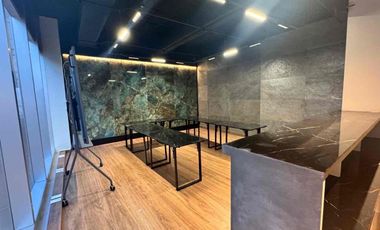 Oficina en venta en corporativo Yama Alpes amueblado o sin amueblar