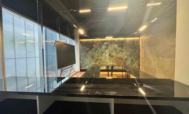 Oficina en venta en corporativo Yama Alpes amueblado o sin amueblar