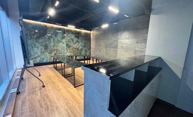 Oficina en venta en corporativo Yama Alpes amueblado o sin amueblar