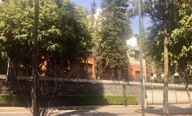 IMPECABLE RESIDENCIA EN AVENIDA AHUEHUETES SUR EN RENTA