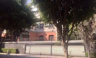 IMPECABLE RESIDENCIA EN AVENIDA AHUEHUETES SUR EN RENTA