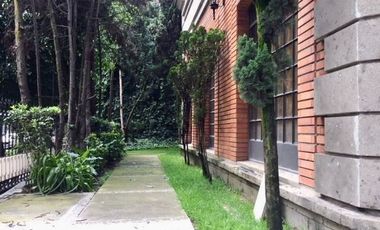 IMPECABLE RESIDENCIA EN AVENIDA AHUEHUETES SUR EN RENTA