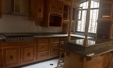 IMPECABLE RESIDENCIA EN AVENIDA AHUEHUETES SUR EN RENTA