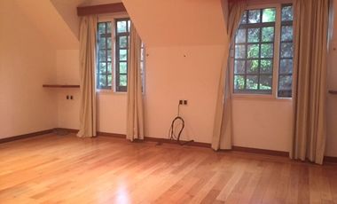 IMPECABLE RESIDENCIA EN AVENIDA AHUEHUETES SUR EN RENTA