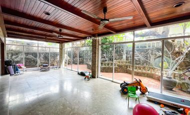 Old House for Sale in Bel-Air 2 Makati