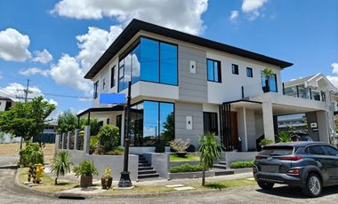 Modern House For Sale in South Forbes Chateaux de Paris near Nuvali Sta. Rosa
