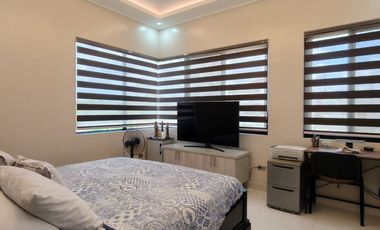 Modern House For Sale in South Forbes Chateaux de Paris near Nuvali Sta. Rosa