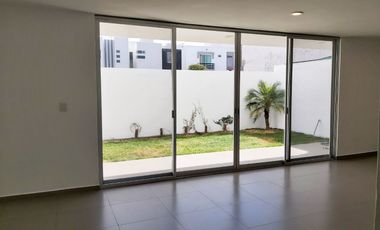 Casa en renta en Solares dentro de coto