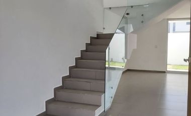Casa en renta en Solares dentro de coto