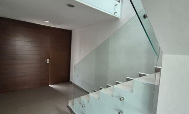 Casa en renta en Solares dentro de coto