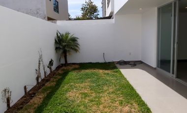 Casa en renta en Solares dentro de coto