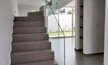 Casa en renta en Solares dentro de coto